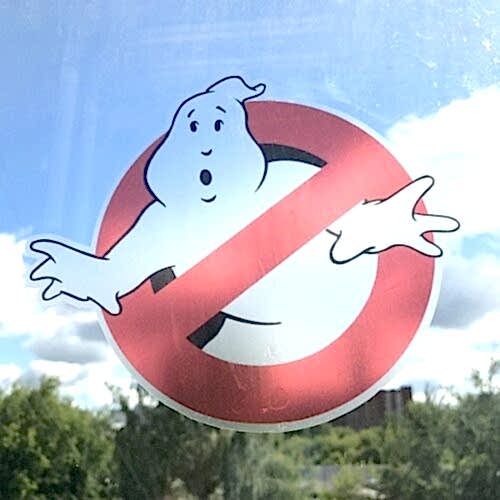 Печать наклеек на окна